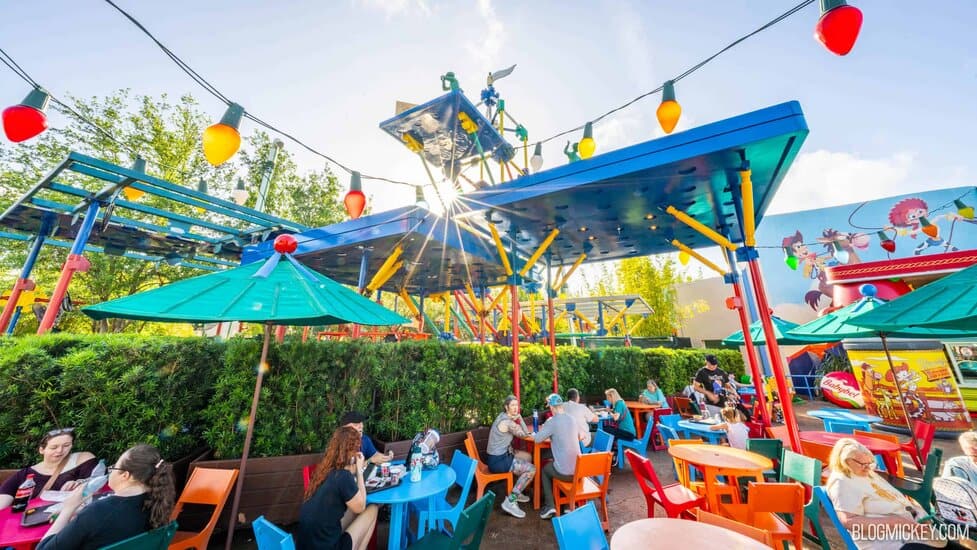 ファスタァTOYZ farstar toyz ピグモン ホビラン ホビーラウンド First Section of Shaded Seating Now Open at Woody's Lunch Box in